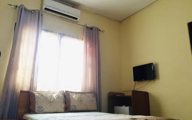 Room-single Room - Ground Floor in Accra