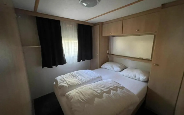 Chalet 't Rijsterbos op camping met zwembad!
