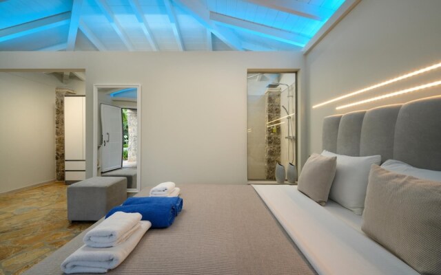 Villa Black White Dassia