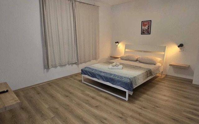 VILLA OLINDA 4 BED with huge garden
