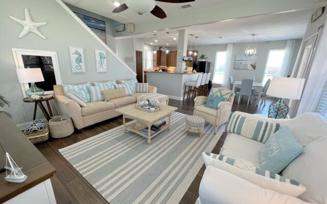 Sea-renity 3 Bedroom Home by Redawning