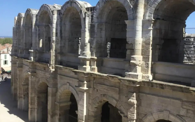 Studio avec balcon donnant sur les Arènes d’Arles