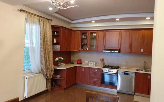 Cosy House with Private Pool and Barbecue Place
