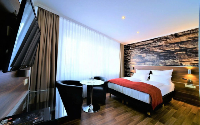Ascot Hotel