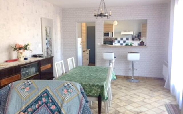 House With 2 Bedrooms in Morcenx, With Enclosed Garden and Wifi