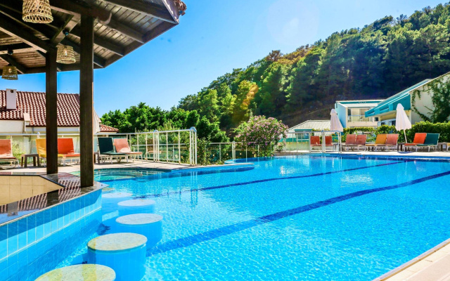 Sertil Deluxe Tropical Suites