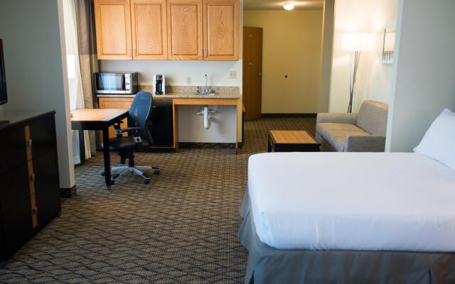 Holiday Inn Express Hotel & Suites Chanhassen, an IHG Hotel