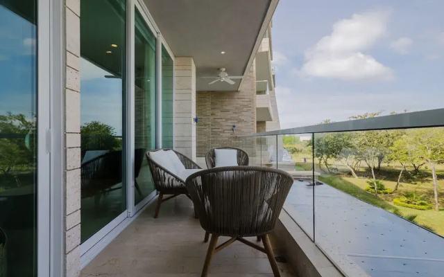 2BR 5 Guests Private Balcony and Shared Pool