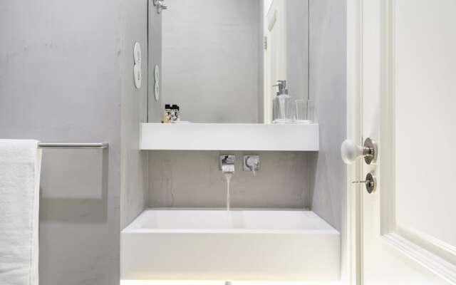 JOIVY Luxurious 2BR Apt w/street view, 2mins to Santa Justa Lift