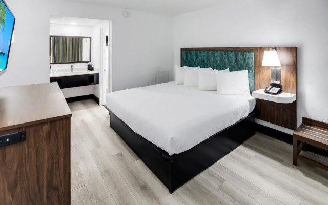 Blu Atlantic Oceanfront Hotel & Suites