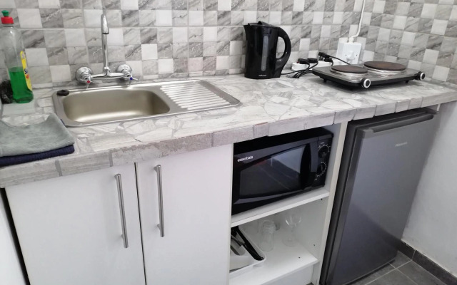 Gugu's Private and Cosy Guest Studio 4