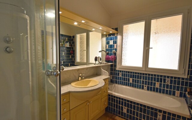 Modern villa in Cournonterral, with large garden, private pool and terrace