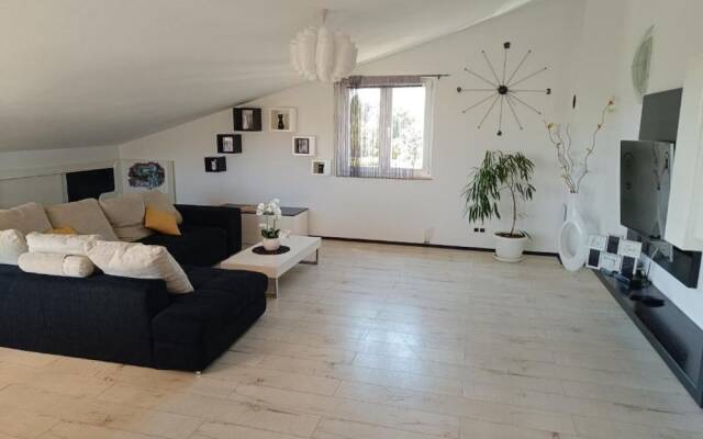 Mit - 100m to the sea - A5 b&w