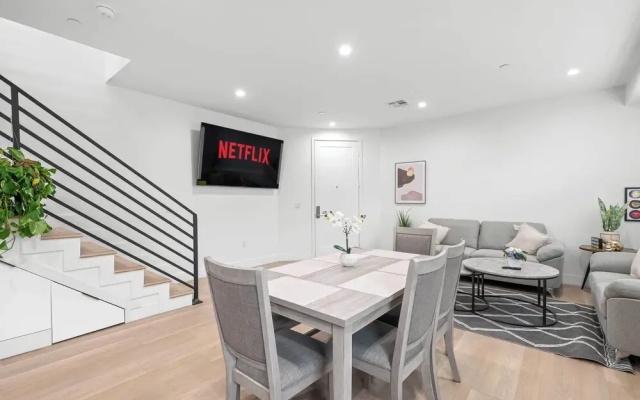 Not Affected by the Fire/modern Spacious Home With Parking & Fully Equipped Kitchen #3