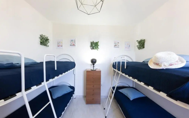 And001 in Andrano With 4 Bedrooms and 2 Bathrooms