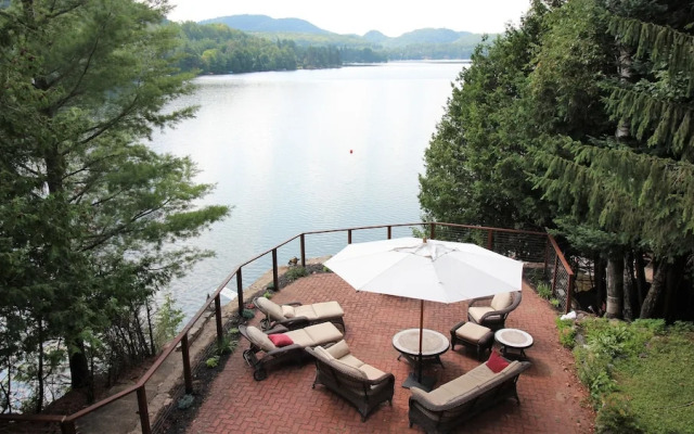 Duhamel Rock Cliff 3-Bedroom Waterfront Chalet