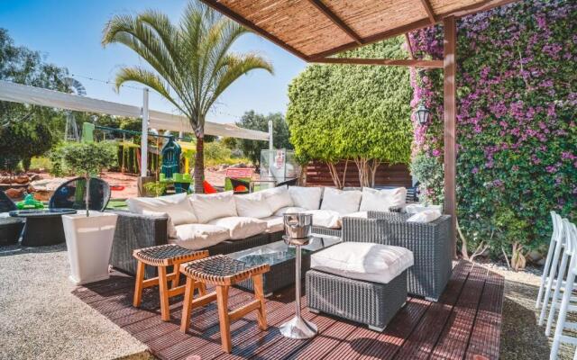 SunnyVillas: 4BR Villa☆Private Pool + Jacuzzi - Villa Amelie