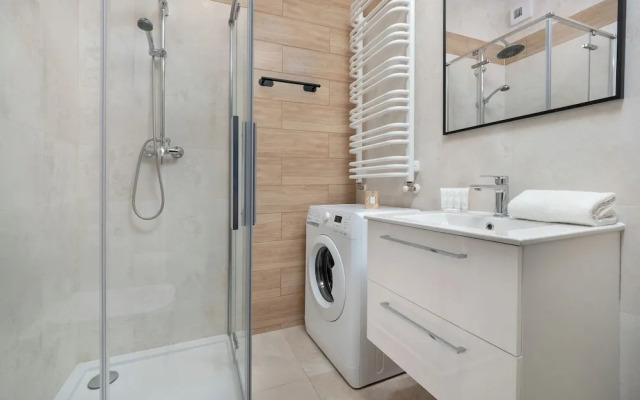 Wodna Apartment Łodź by Renters