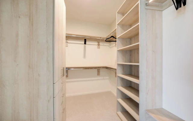 Seaside Vacation Rental: Walk to Beach & Downtown!