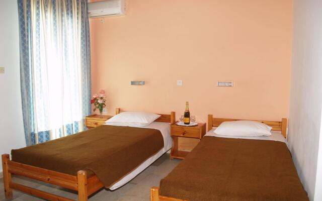 Lefkimi Hotel