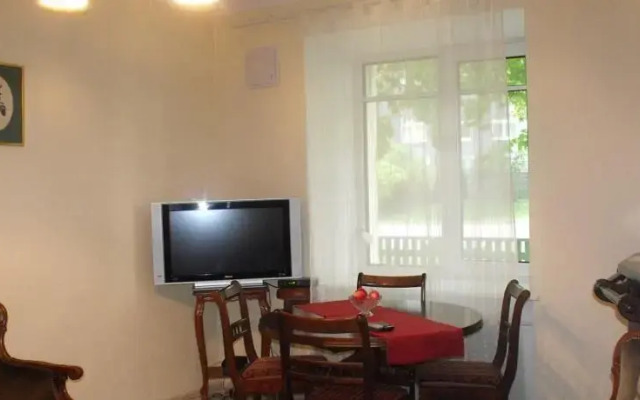 Roosikrantsi 8 City Center Apartment
