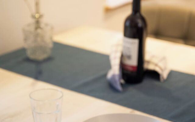 SnowLake Suite & Apartments