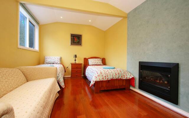 Roseland Holiday House