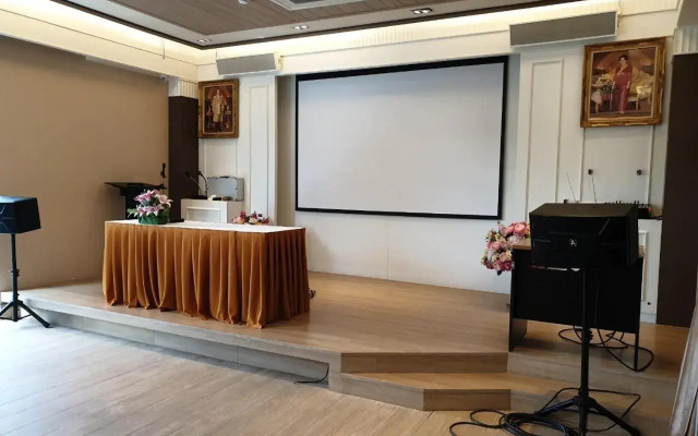 Swan Lake Hotel Sattahip