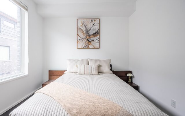Luxury 4BR Townhouse in Downtown Toronto