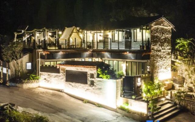 Xiang·Stay Homestay (Xingyi Wanfenglin Branch)