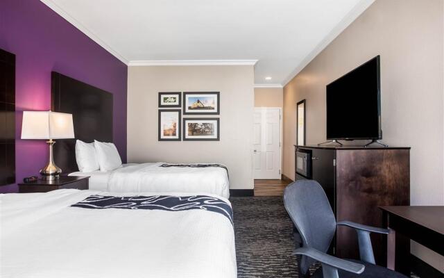 La Quinta Inn & Suites by Wyndham Columbus TX
