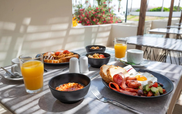 Atma Beach Rooms & Suites