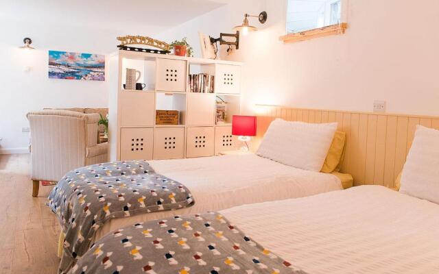 The Merryburn - Rooms and Courtyard Studios