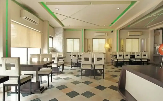 Hotel Arch Inn
