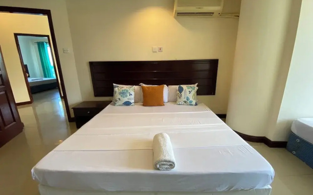 Lux Suites La Vida Sunrise Apartments