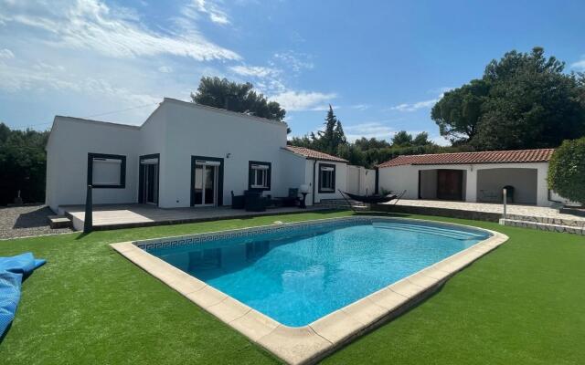 Holiday Home in Pouzols-Minervois with Private Outdoor Pool