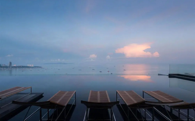 1BR Centric Sea 812 With Infinity Pool