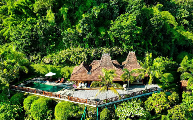 Villa Borobudur Resort