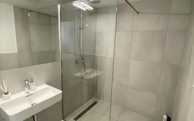 Sonnige Mansarde mit Klimaanlage und Netflix - oidahome