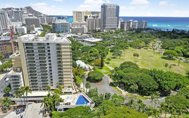 Breezy Luana Waikiki Condo by RedAwning