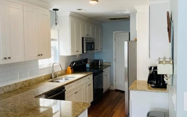 Pierview 5 Bedroom Home by RedAwning