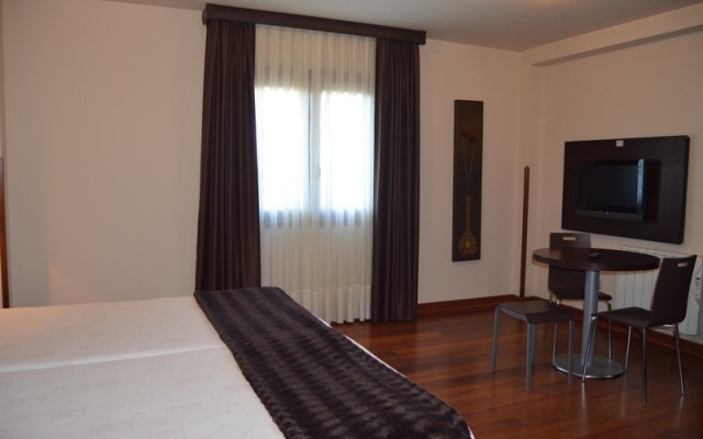 Apartamentos Rurales L'Arquera