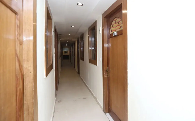 OYO 18870 Hotel Lajja Palace