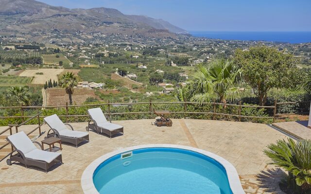 Villa Ellisa, Unit 4/10 Columbia Close