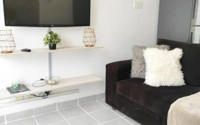 Cozy G54 Studio Apt with free WiFi & parking…
