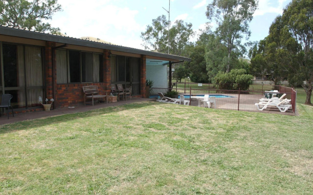 Bonnie Doon Hotel