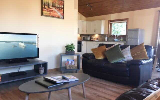 Silver Birch Lodge With Hot Tub Near Cupar, Fife