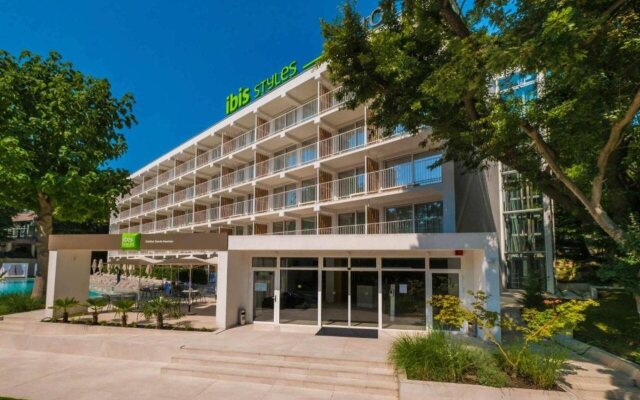 ibis Styles Golden Sands Roomer Hotel