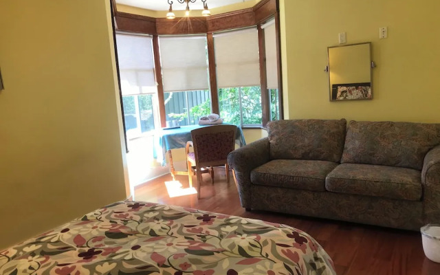 West Broadway guesthouse