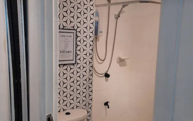 Stylish Condo at Mezza 1 With Fast Wifi & Netflix